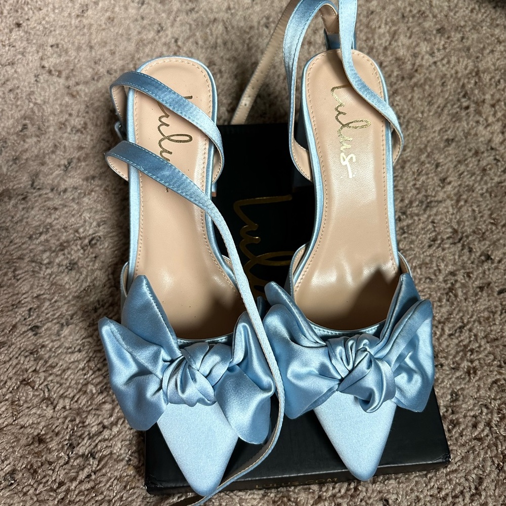 Lulus size 8 blue heels with bow